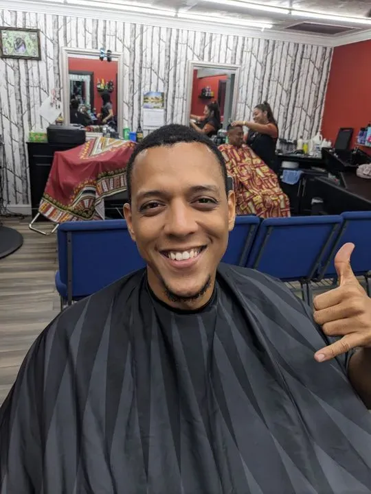 https://cdn.salonspotlight.com/photos/xcafXWrqBWI0dPyL7WLg/fa27baf4-63a3-4659-9b4b-19a9c80a8280_720x720