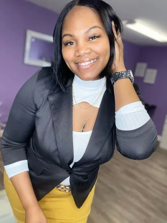 https://cdn.salonspotlight.com/photos/xck5FE4QXYBzqjn9WQZR/3ad8713d-5d2b-4a5a-9933-75a4fbb7798c_720x720