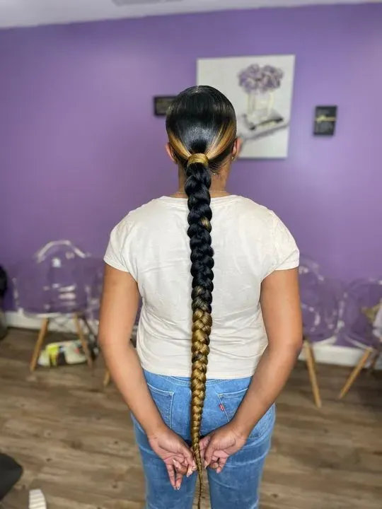https://cdn.salonspotlight.com/photos/xck5FE4QXYBzqjn9WQZR/6ec58b93-73da-4647-a1c4-bba6defe9979_720x720