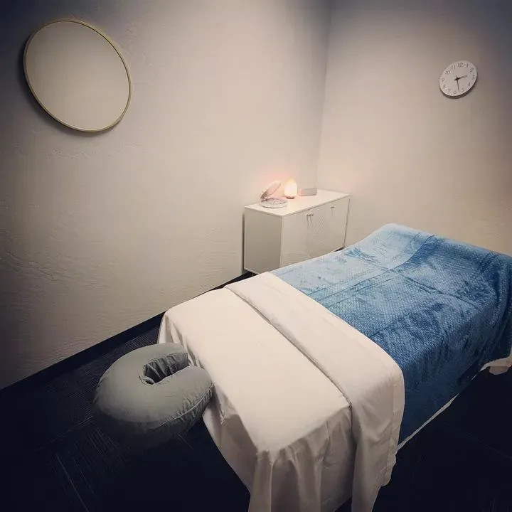 https://cdn.salonspotlight.com/photos/xdDVpHj2hkoF8OGFSCBO/0ad96f16-aaeb-4bb1-98ee-4f95bf15e1b0_720x720