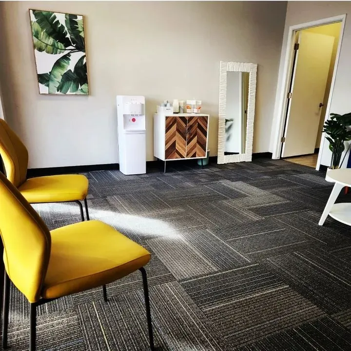 https://cdn.salonspotlight.com/photos/xdDVpHj2hkoF8OGFSCBO/6b8dbe7d-a59f-445e-909a-11471053cb78_720x720