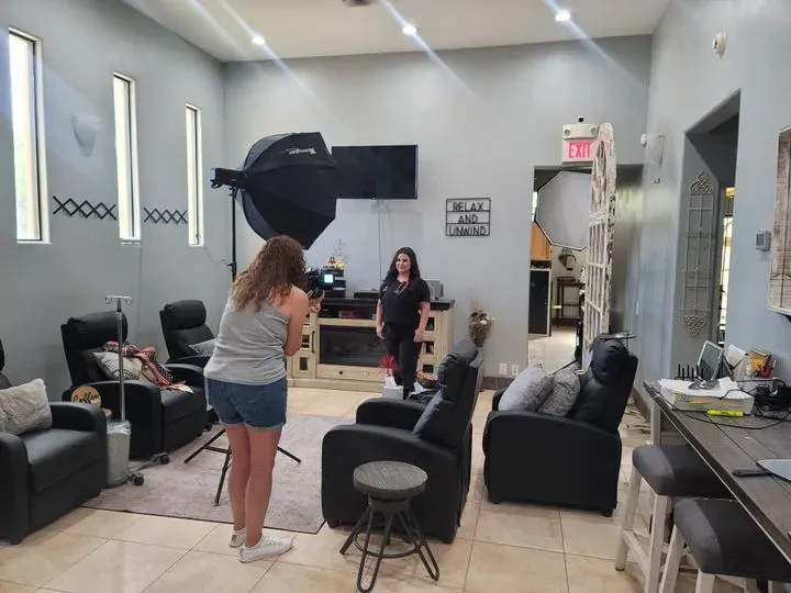 https://cdn.salonspotlight.com/photos/xdraJAxgc9oxIK0lnh4M/22e14c34-6514-49b0-9d3c-621586334c21_720x720