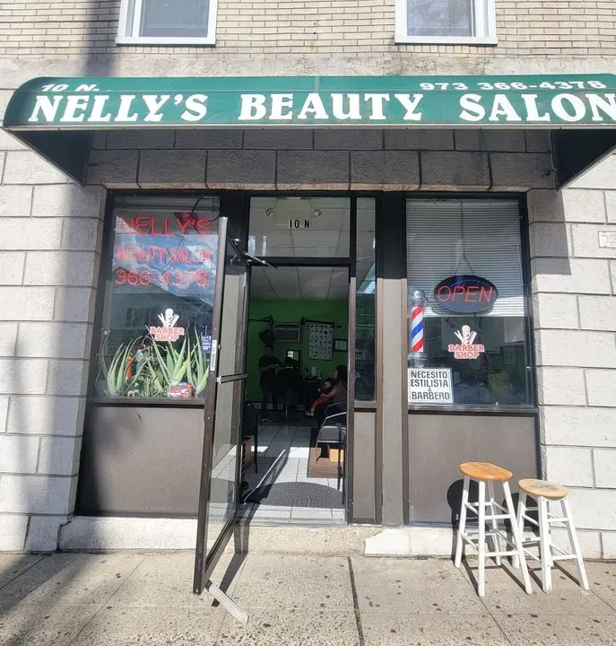 https://cdn.salonspotlight.com/photos/xfkbVPhwkQAimtSYqBM1/68a71cf8-def3-4758-9fa5-b6b60709c920_720x720