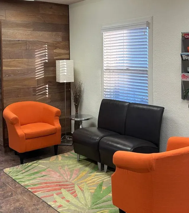 https://cdn.salonspotlight.com/photos/xg6TuiEkUiG5nPSA78n9/9a43395b-615e-4082-b132-4f28e853c8e3_720x720