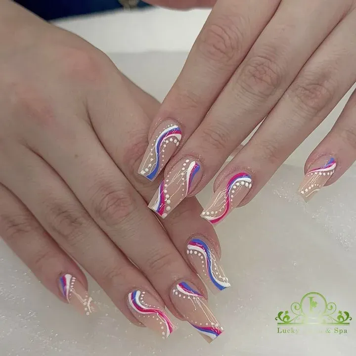 https://cdn.salonspotlight.com/photos/xgufYBR14AXMW39GbE7Y/552e7ec8-4a3a-4b0e-91a8-c6229c9caf5d_720x720