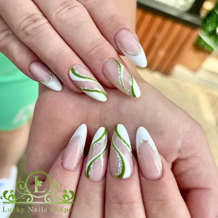 https://cdn.salonspotlight.com/photos/xgufYBR14AXMW39GbE7Y/a82161fd-6357-4a00-9df4-386914e39bc6_720x720