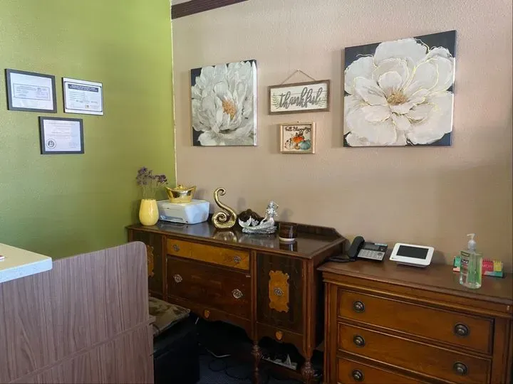 https://cdn.salonspotlight.com/photos/xhHW3WMVqTC9spEs9GWo/c133e2d2-593e-4d1e-8235-303245bcc531_720x720