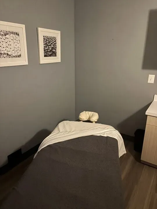 https://cdn.salonspotlight.com/photos/xiNPMr4gnGCU9DBehTij/094136c9-61bb-45fb-adae-6ae72a7d4ac4_720x720