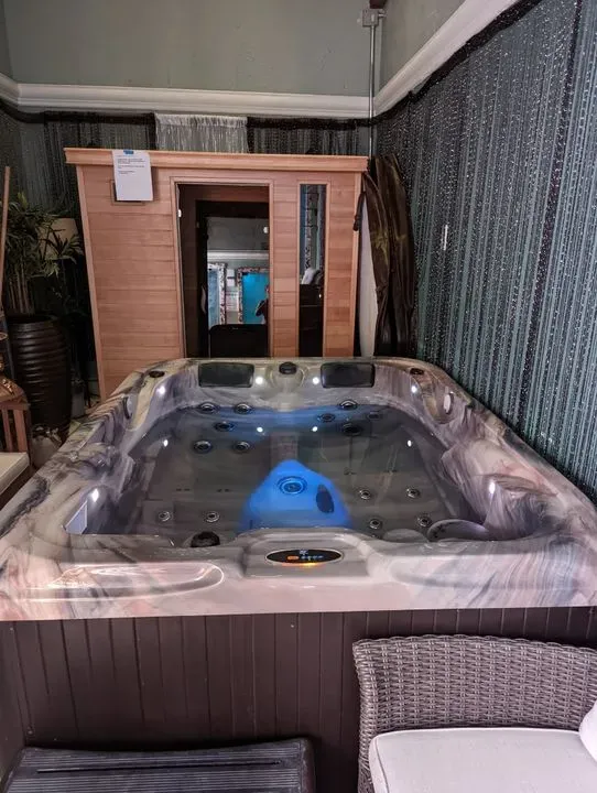 https://cdn.salonspotlight.com/photos/xjbckb26uaTanAkwmfS7/f32b91b5-a34e-4085-9982-8430ff8ef38d_720x720