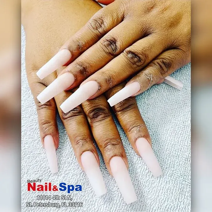 https://cdn.salonspotlight.com/photos/xmVTJKLypENWDpEO6M7Z/0c7ed98a-4833-4a4c-8127-139d54a74f82_720x720