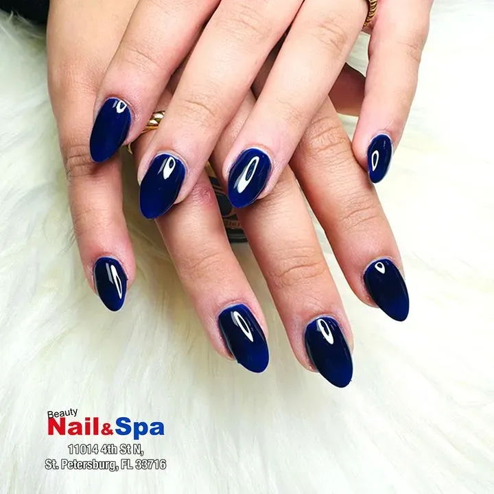 https://cdn.salonspotlight.com/photos/xmVTJKLypENWDpEO6M7Z/17bf85d0-06ec-4c4c-a4cc-72a6986e8ae4_720x720