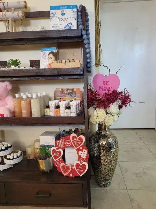 https://cdn.salonspotlight.com/photos/xnkIMl1R8F08kGeEsqQS/21b12d16-040e-4d1d-9d31-a60f2f9a280c_720x720