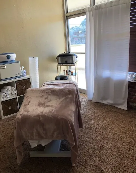 https://cdn.salonspotlight.com/photos/xnkIMl1R8F08kGeEsqQS/8686c9fb-2b6d-4759-a3f0-cbf3101a46e4_720x720