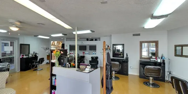 https://cdn.salonspotlight.com/photos/xofLWuGeSgGSB6KsPGqe/8bc42f43-9581-4b42-9a5f-ddb4b3e21f0e_720x720