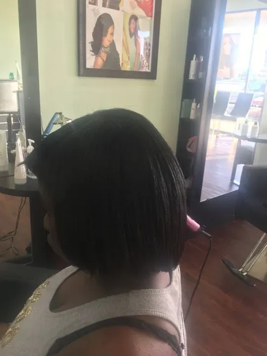 https://cdn.salonspotlight.com/photos/xouF6EZ5w6V7p7903wyY/5734f222-e661-4503-b769-761e0230f0b8_720x720