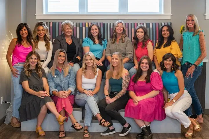 https://cdn.salonspotlight.com/photos/xpCuzd0YMcKtslCWMJWw/53c92836-a1db-4150-bd56-c355ce697956_720x720