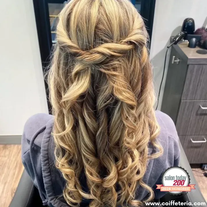 https://cdn.salonspotlight.com/photos/xpCuzd0YMcKtslCWMJWw/b11641a8-32d9-4ac3-a67a-69da6200a731_720x720