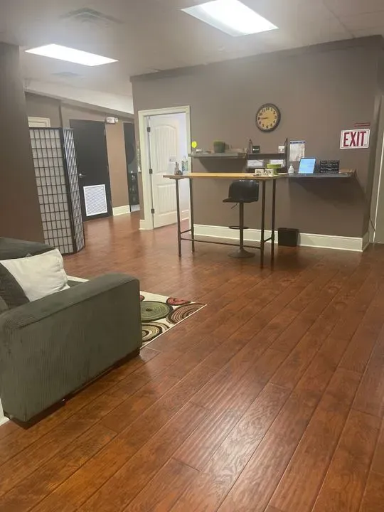 https://cdn.salonspotlight.com/photos/xprLYgwerMv6YPKet4JV/c64c2bd7-130b-4b28-b1ee-1d36e174b921_720x720