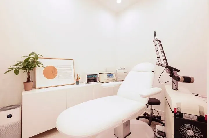 https://cdn.salonspotlight.com/photos/xq25SmBav8SylJDZ3ZeJ/a0d30aa8-04d5-474e-b25c-9e499751c48d_720x720