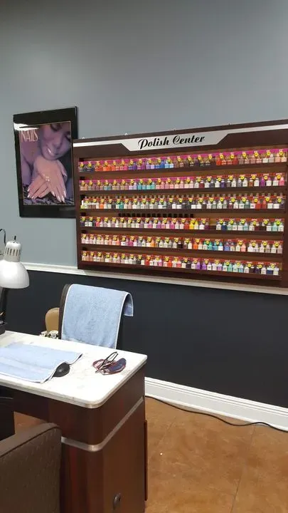 https://cdn.salonspotlight.com/photos/xsjPdxyKqG9EpMajwVb3/494d5968-f537-4d73-9d4d-a0cf9511c3e4_720x720