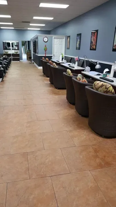 https://cdn.salonspotlight.com/photos/xsjPdxyKqG9EpMajwVb3/a99012e5-7284-497f-916e-c2f84d1113ad_720x720