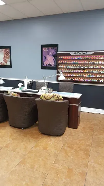 https://cdn.salonspotlight.com/photos/xsjPdxyKqG9EpMajwVb3/ffc0b26b-39d2-4c1f-802f-740f9f3b5817_720x720