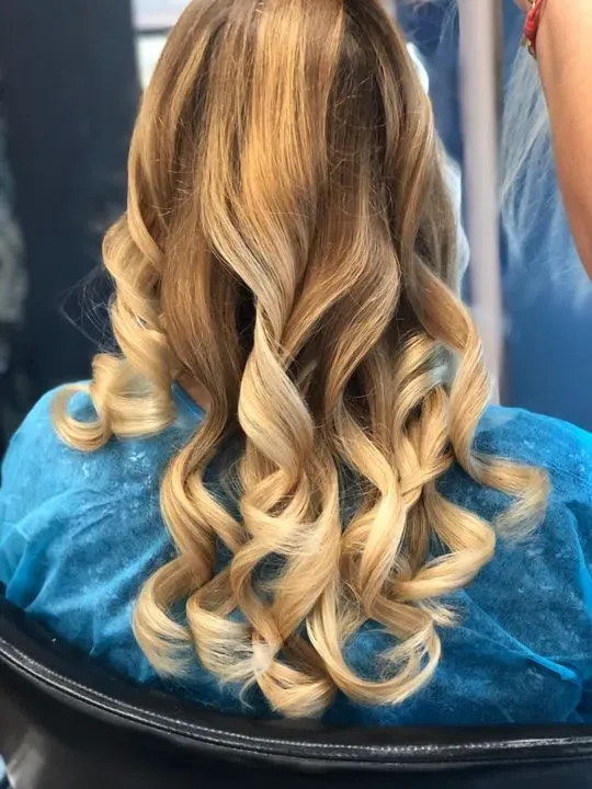 https://cdn.salonspotlight.com/photos/xszoNwqIfp0cPRB3WmPY/bbbc4dcb-78ed-425a-8a13-d2ea48e73a1e_720x720