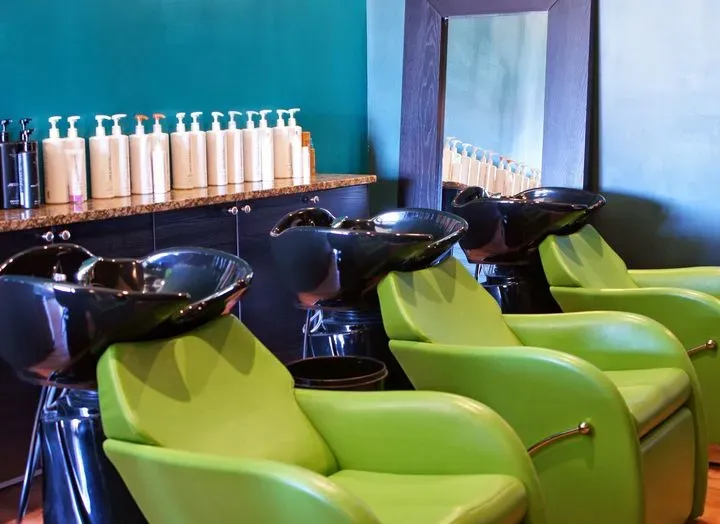 https://cdn.salonspotlight.com/photos/xszoNwqIfp0cPRB3WmPY/ddd2c6ee-788b-4514-af2e-a4fdb7e06728_720x720