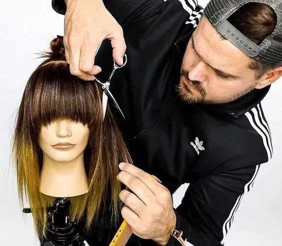 https://cdn.salonspotlight.com/photos/xtDw1G5U0jllWSKhR377/c349ef73-7c66-4a8b-97ea-8c7672579f74_720x720