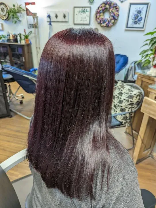 https://cdn.salonspotlight.com/photos/xtvckR2IJmMjVO7C4KrC/29c316fc-d9dd-4263-bd21-5c675058987f_720x720