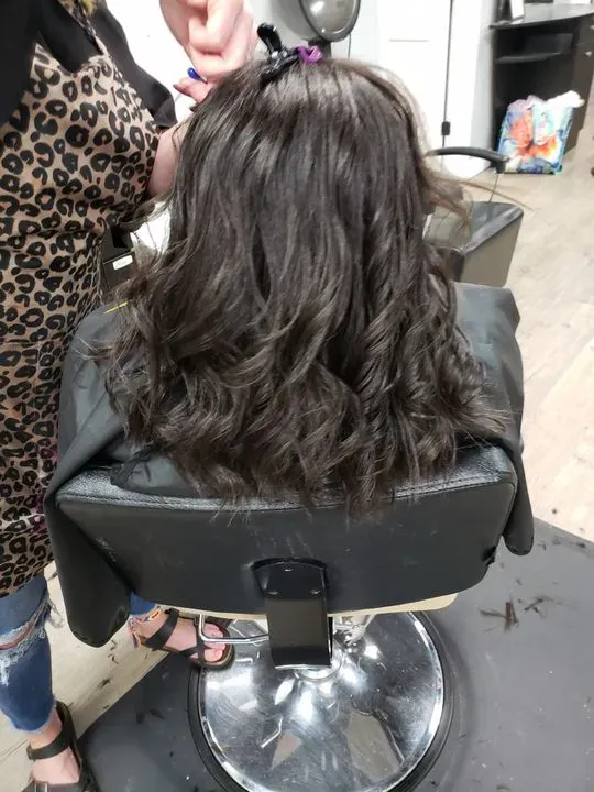 https://cdn.salonspotlight.com/photos/xuBkrBqdx3yVgfSV1aWf/067e341b-c0df-44f5-a250-589b021958a3_720x720