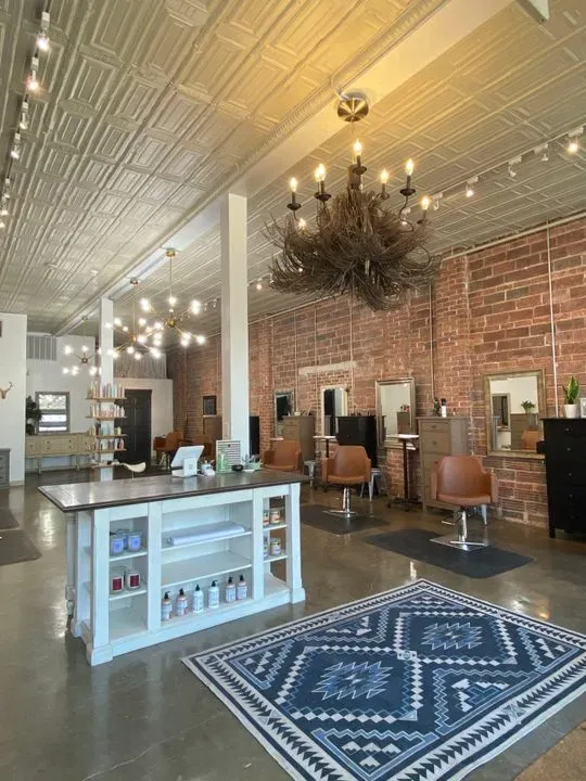 https://cdn.salonspotlight.com/photos/xwOXgPKzF2z3PqZ35xTS/f35d8e5e-d449-4620-82ca-d82bf30e298a_720x720