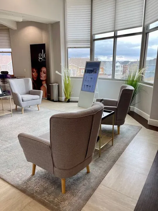 https://cdn.salonspotlight.com/photos/xwaqx5AASuWtMMfL4MWv/0951f59c-3f50-4bb0-80a8-5ae0c26f06bb_720x720