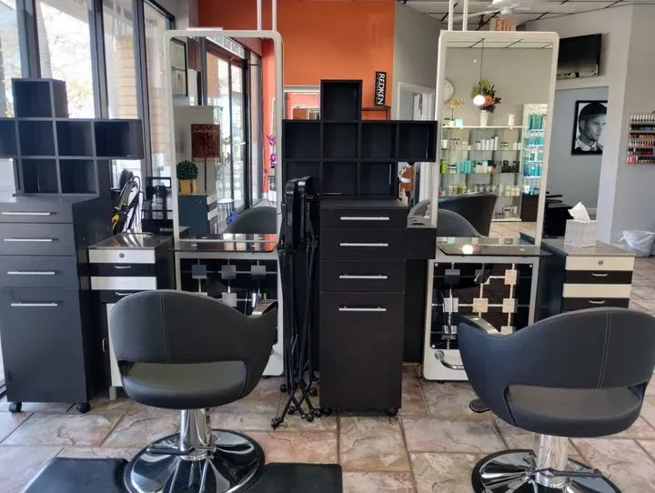https://cdn.salonspotlight.com/photos/xwnofpxcEwIpIsES5IcY/5792b8a5-a021-49a3-bc72-39773c453567_720x720