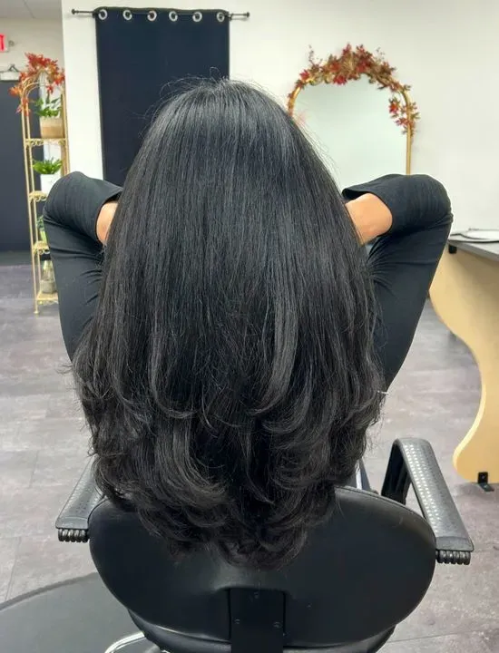 https://cdn.salonspotlight.com/photos/xxXXfx4WnfCZZOlr9zYC/cc9b728b-6906-4720-b361-c0aae39195ab_720x720