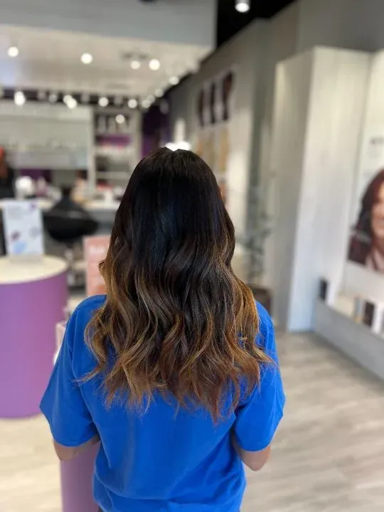 https://cdn.salonspotlight.com/photos/xyUuNLbZZpwR8Z7odcz9/f8fdbbc6-76d9-4909-b559-368f22ff94d6_720x720