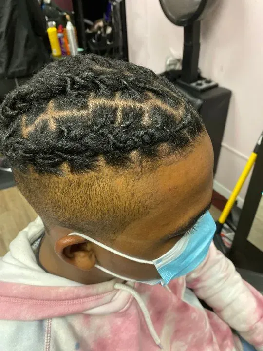 https://cdn.salonspotlight.com/photos/y0cLTwnniOyltF826oMM/cde871f9-acbd-4ff8-959a-88d1dae88bcb_720x720
