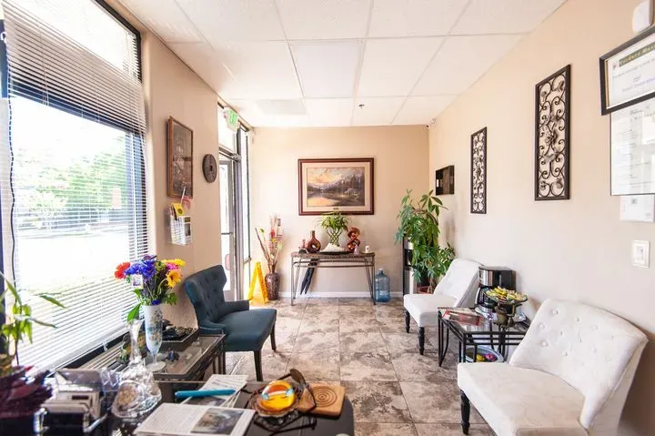 https://cdn.salonspotlight.com/photos/y1u0bjWLRQ64R8ktU2MH/48177747-2f07-4263-87ad-9ca99f33bdbd_720x720