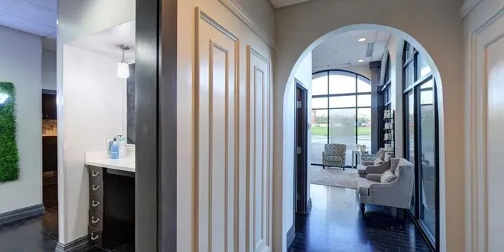 https://cdn.salonspotlight.com/photos/y2SG5pLju3T5s7kKBtec/10a65954-010e-480e-80af-a8a5280b64c6_720x720