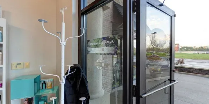 https://cdn.salonspotlight.com/photos/y2SG5pLju3T5s7kKBtec/441903d7-91ce-4771-8e09-64a252dc1473_720x720