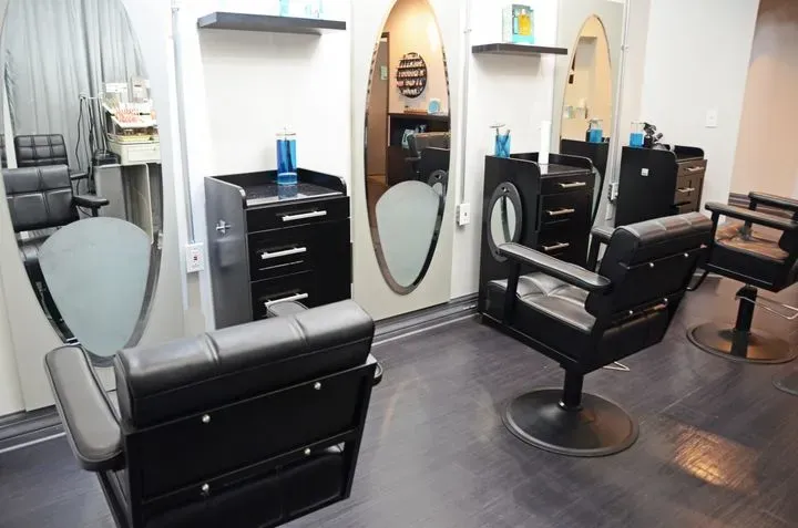 https://cdn.salonspotlight.com/photos/y2SG5pLju3T5s7kKBtec/451948b8-09c9-4ffb-98fa-25ed00fabdff_720x720