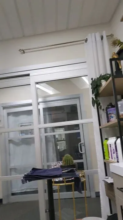 https://cdn.salonspotlight.com/photos/y2gJScsalOqYxT1pixFQ/a685b4a0-9c3c-4682-949d-6d93a6f85064_720x720