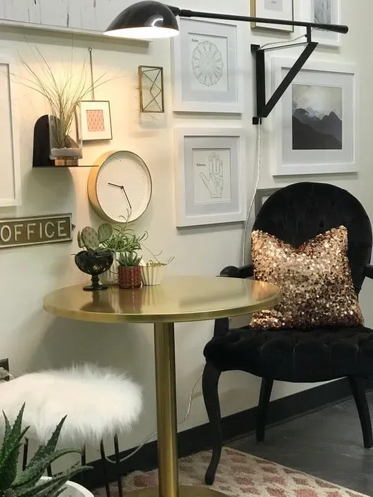 https://cdn.salonspotlight.com/photos/y2gJScsalOqYxT1pixFQ/f1938449-b284-45b9-bab3-05628cce4d75_720x720