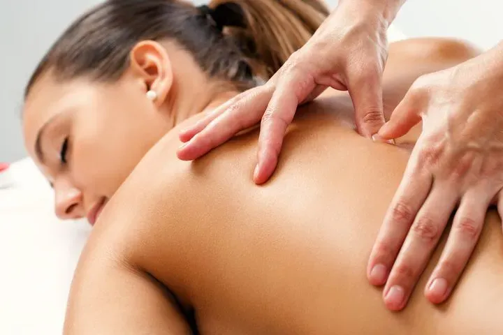 https://cdn.salonspotlight.com/photos/y2kdjMwBOP5RI1L2Sg0L/bb744144-535f-40e6-b13e-96874da3e4c6_720x720