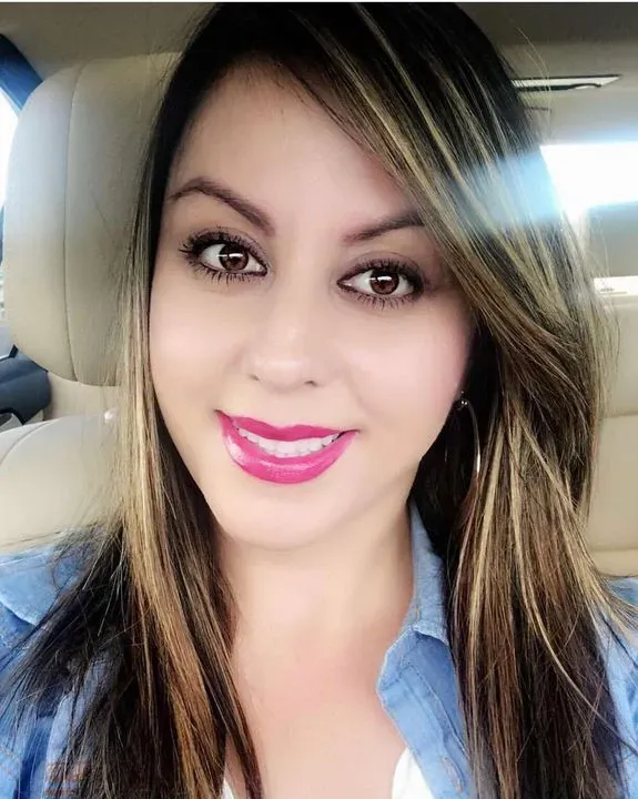 https://cdn.salonspotlight.com/photos/y3Vxh5l9YpUBCUquJHXK/ed0a18d5-e782-420e-88c1-2bd153cd3900_720x720