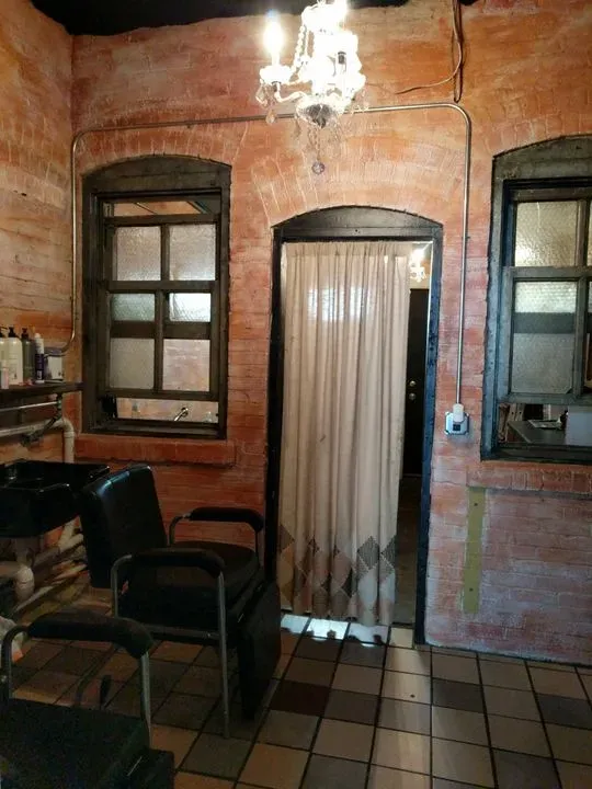 https://cdn.salonspotlight.com/photos/y4PyTJDV0NvMM4JjFMNB/5065fb7c-c007-4327-a1e5-dbcfb6aaa2c5_720x720