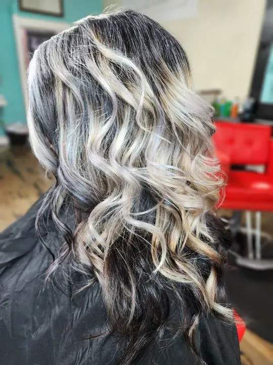 https://cdn.salonspotlight.com/photos/y4PyTJDV0NvMM4JjFMNB/852cd301-b33f-4e6f-b319-6ac7f4f6cb86_720x720