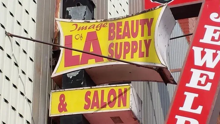 https://cdn.salonspotlight.com/photos/y6mF1cVEVk0csF7QkvAC/0f1ec9ae-b207-425d-8525-54321c8327ae_720x720