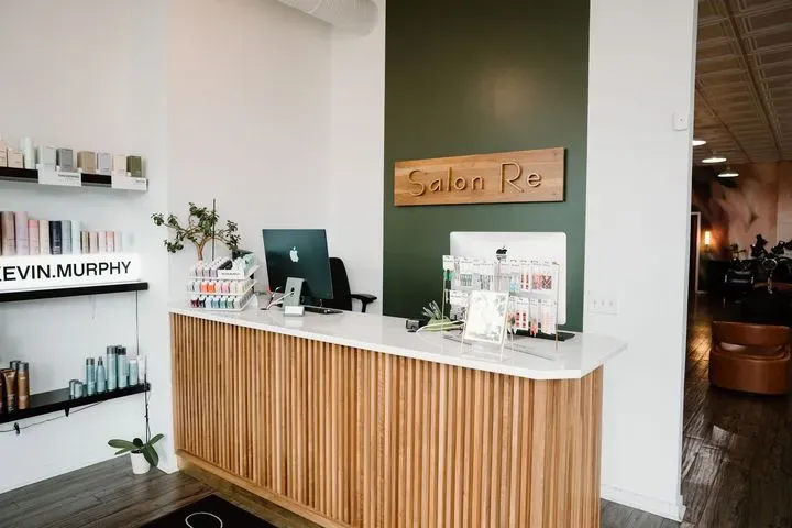 https://cdn.salonspotlight.com/photos/y7BZVvW1Gm04NPvxLIMq/de6d0716-bb09-47b7-adb7-59711f0b001a_720x720