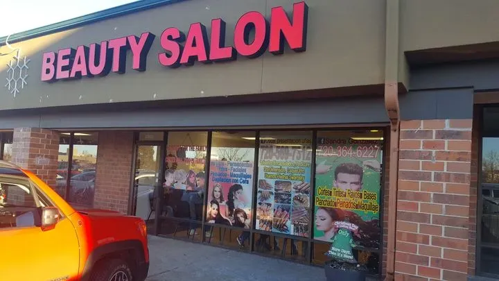 https://cdn.salonspotlight.com/photos/yBVZlv8aZMnZSnCjD2ba/2c5fb596-41dc-455a-802b-7b745d7c02d2_720x720